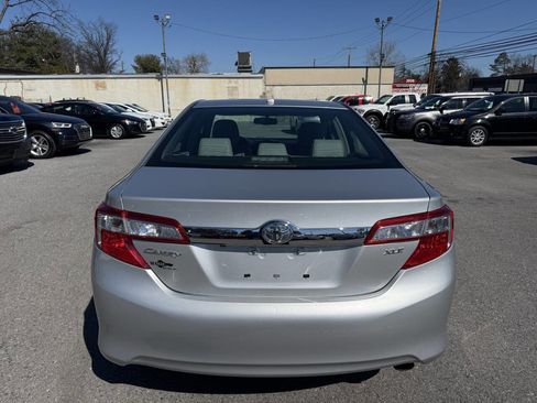 Used 2014 Toyota Camry XLE w/ Leather Package image 4
