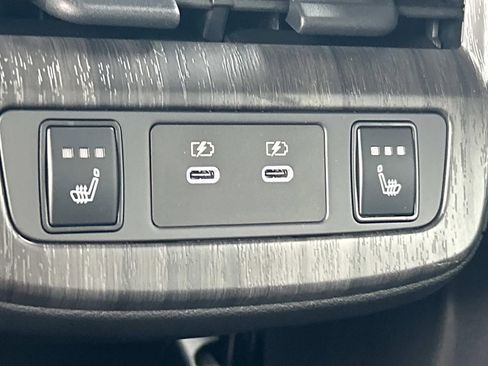 New 2025 Nissan Ariya AWD image 22