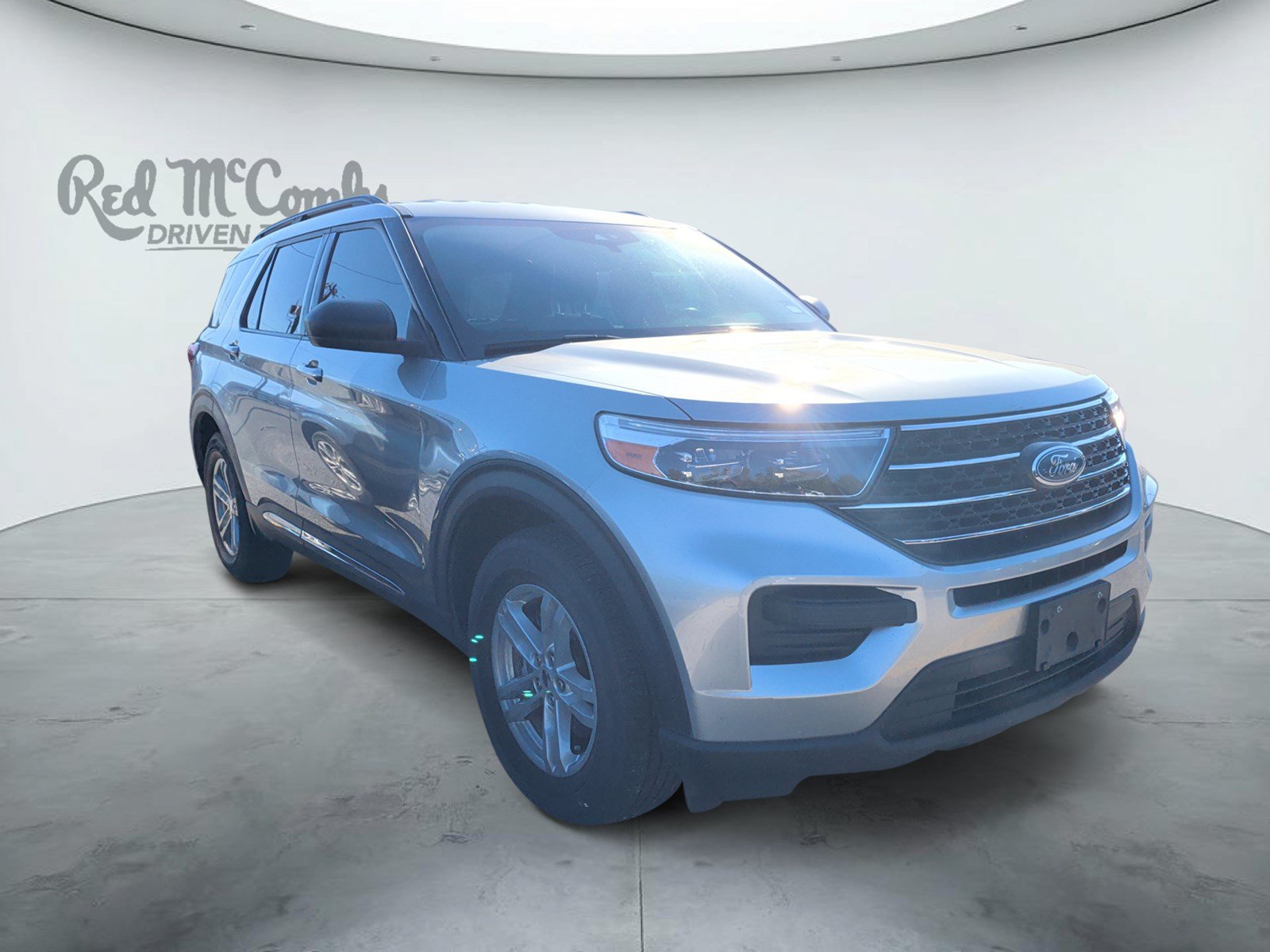 Certified 2024 Ford Explorer XLT RWD image 3
