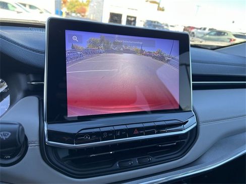 Used 2022 Jeep Compass Limited image 21