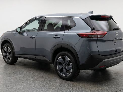 Used 2025 Nissan Rogue SV FWD image 6