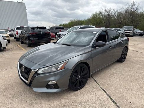 Used 2022 Nissan Altima 2.5 SR w/ Midnight Edition Package image 1