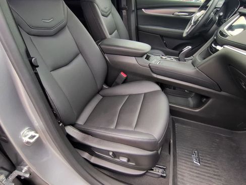 Used 2025 Cadillac XT5 Luxury w/ LPO, Floor Liner Package AWD/4WD image 21