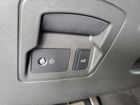 Used 2025 Land Rover Range Rover Velar Dynamic SE image 21