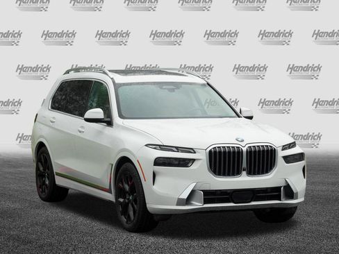 Used 2024 BMW X7 xDrive40i AWD/4WD image 2