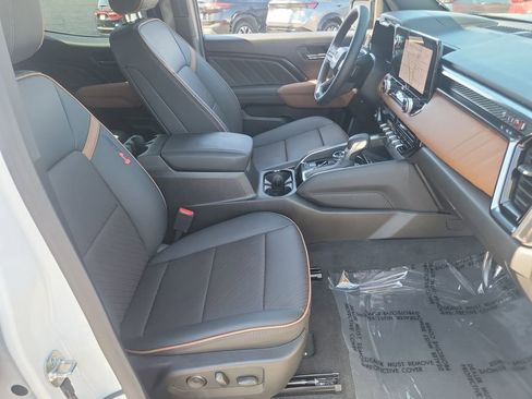 Used 2025 GMC Canyon AT4 w/ Nightfall Edition image 19