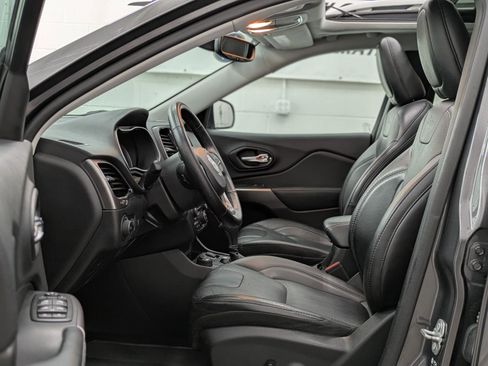 Used 2021 Jeep Cherokee Limited image 3