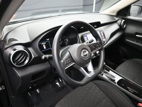 Used 2024 Nissan Kicks SV image 9