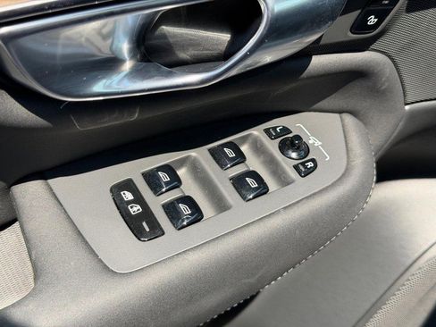 Certified 2025 Volvo XC90 B6 Plus AWD/4WD image 16