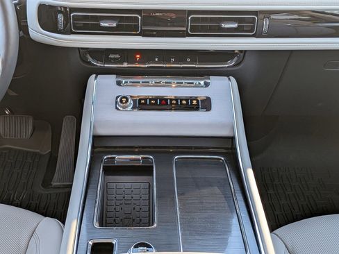 Certified 2025 Lincoln Aviator Reserve image 22