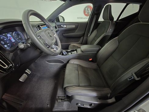 Used 2022 Volvo XC40 T5 R-Design w/ Advanced Package image 16