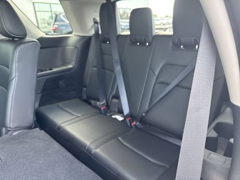 Used 2025 Nissan Pathfinder SL FWD image 14