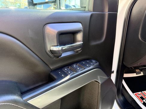 Used 2019 Chevrolet Silverado 2500 LT image 17