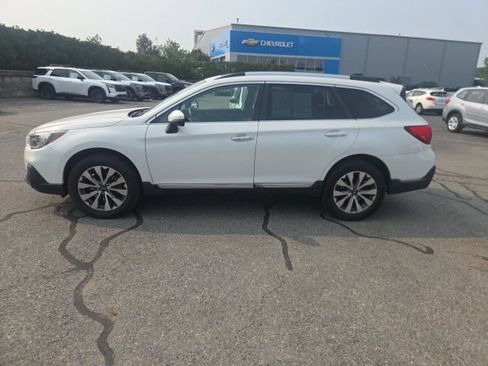 Used 2019 Subaru Outback 2.5i Touring AWD/4WD image 2