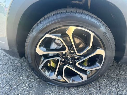 Certified 2024 Chevrolet Trax RS w/ Driver Confidence Package image 11