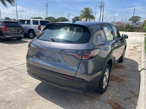 Used 2023 Honda HR-V LX image 7
