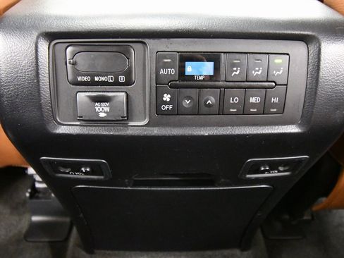 Used 2013 Toyota Sequoia Platinum image 18