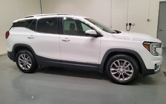 Used 2024 GMC Terrain SLT FWD image 11