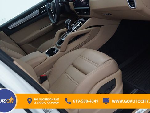 Used 2022 Porsche Cayenne Platinum Edition image 8