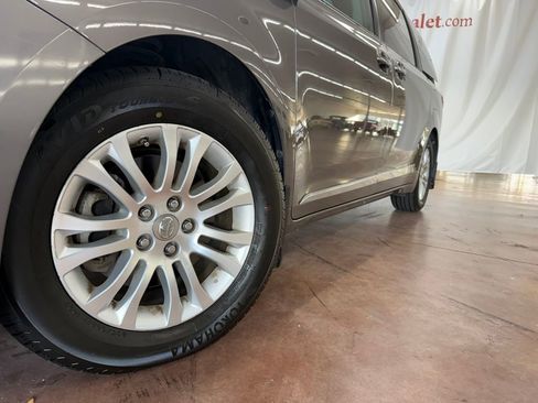 Used 2015 Toyota Sienna XLE Premium image 22