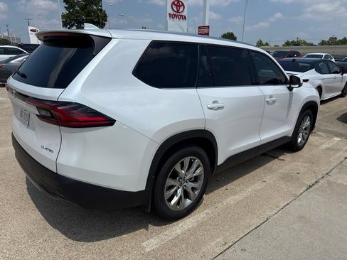 Used 2025 Toyota Grand Highlander FWD image 3