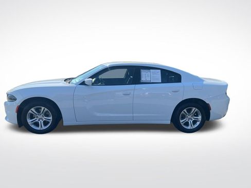 Used 2022 Dodge Charger SXT RWD image 2