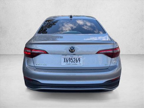 Used 2023 Volkswagen Jetta SE image 6