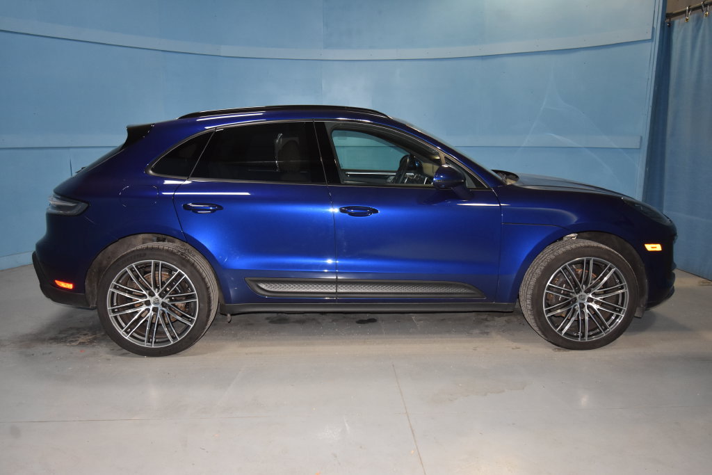 Certified 2025 Porsche Macan AWD/4WD image 23