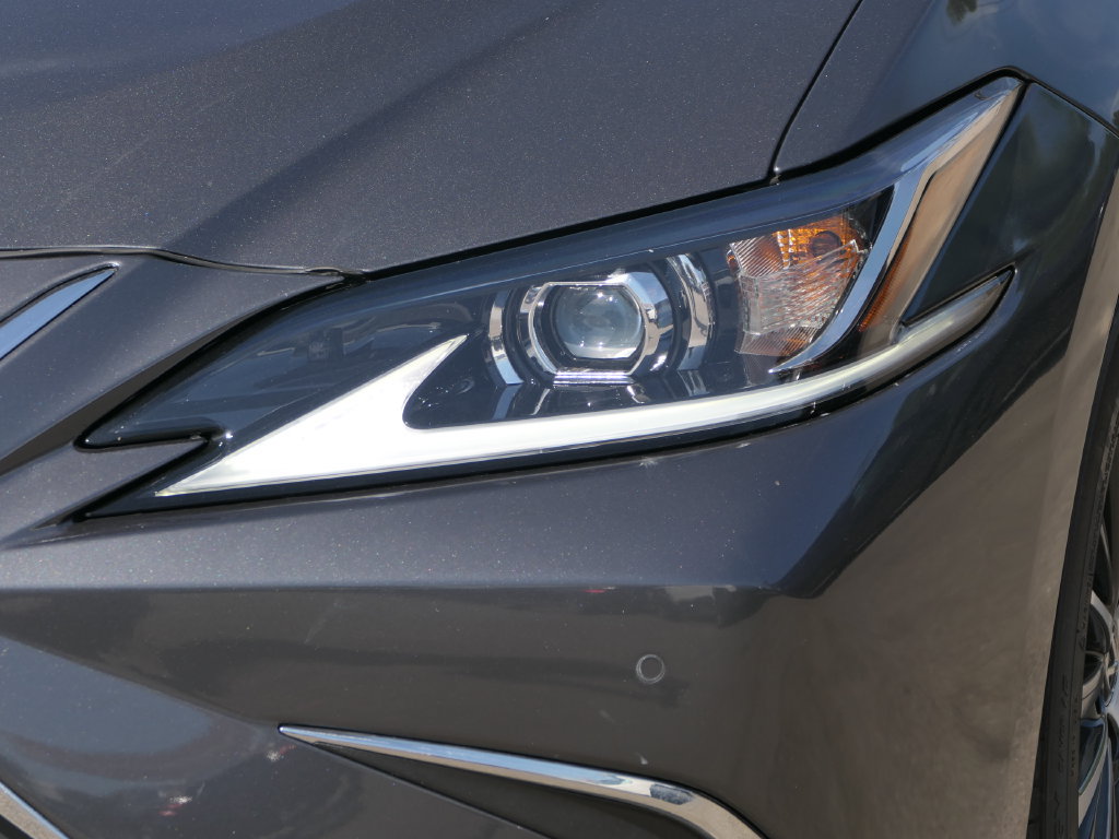 Used 2024 Lexus ES 350 w/ Premium Package FWD image 7