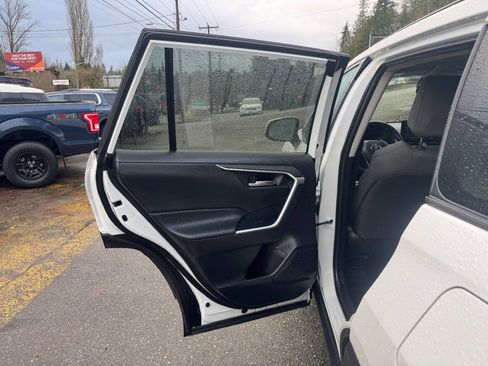 Used 2022 Toyota RAV4 XLE image 30
