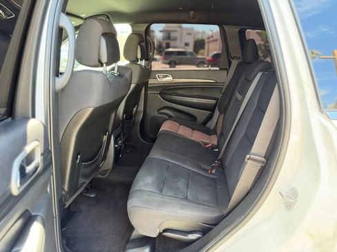 Used 2019 Jeep Grand Cherokee Laredo RWD image 25