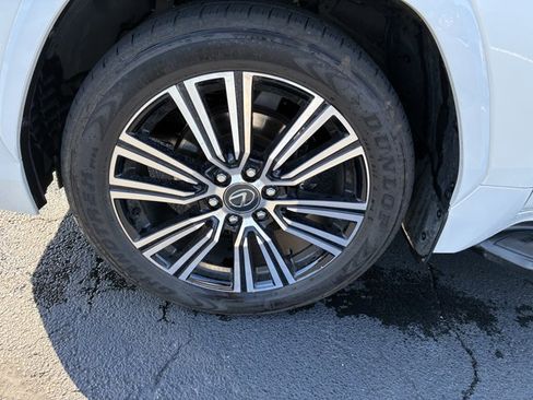 Used 2024 Lexus LX 600 4WD w/ Luxury Package image 9