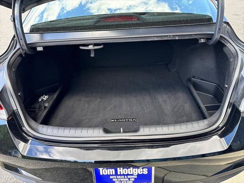 Used 2023 Hyundai Elantra SEL w/ Preferred Accessory Package FWD image 25