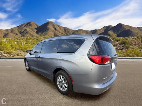 Used 2020 Chrysler Voyager Lxi FWD image 3