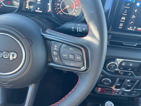 Certified 2024 Jeep Gladiator Rubicon w/ Convenience Group image 19