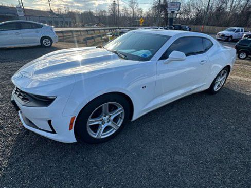 Used 2019 Chevrolet Camaro LT image 3
