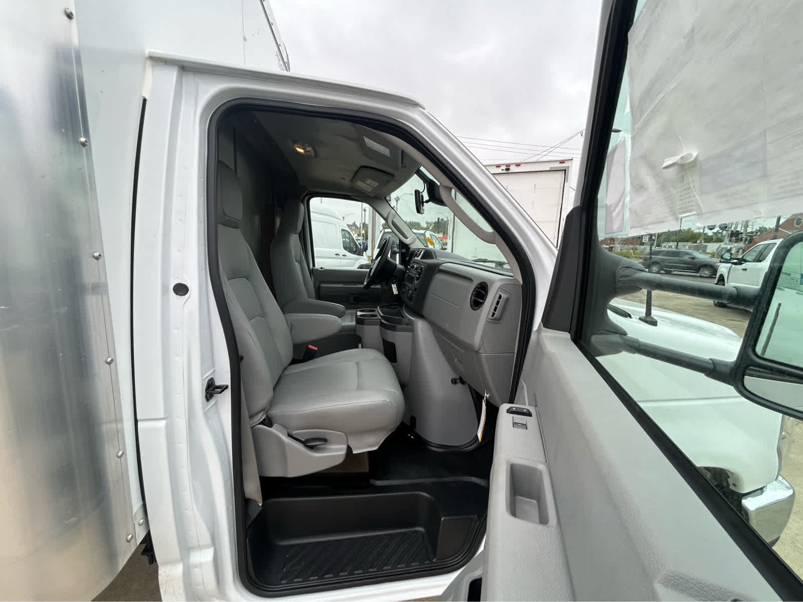 New 2027 Ford E-350 and Econoline 350 Super Duty w/ Power Equipment Group RWD image 10
