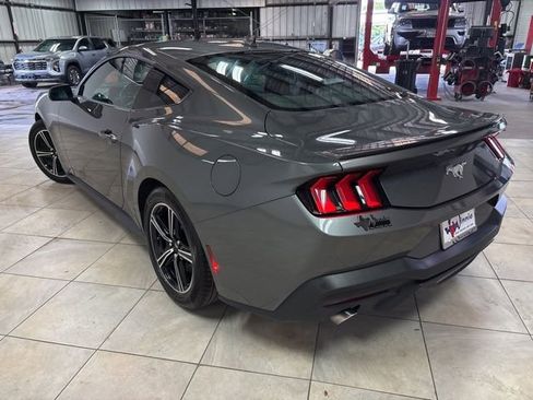Used 2025 Ford Mustang Premium RWD image 3