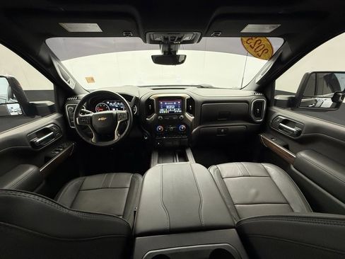 Used 2023 Chevrolet Silverado 2500 High Country w/ LPO, Hitch Package image 3