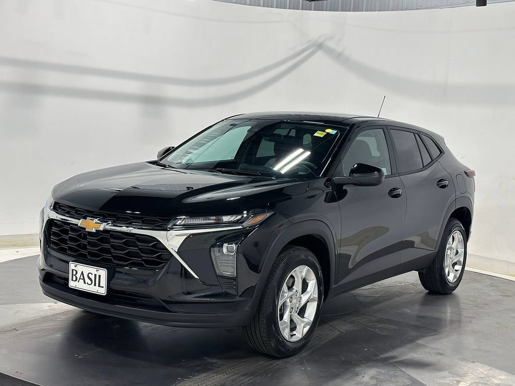 Used 2024 Chevrolet Trax LS w/ LS Convenience Package FWD image 8