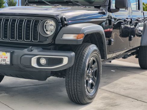 Used 2025 Jeep Gladiator Sport AWD/4WD image 7