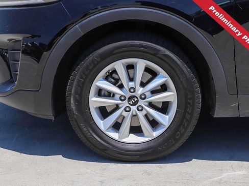 Used 2019 Kia Sorento FWD image 11