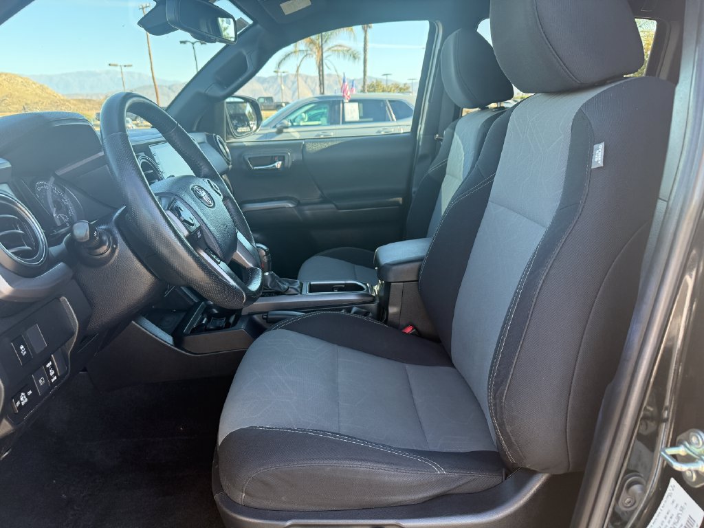 Used 2020 Toyota Tacoma TRD Off-Road w/ Technology Package AWD/4WD image 12