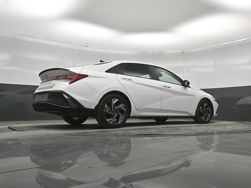 Used 2025 Hyundai Elantra SEL FWD image 37