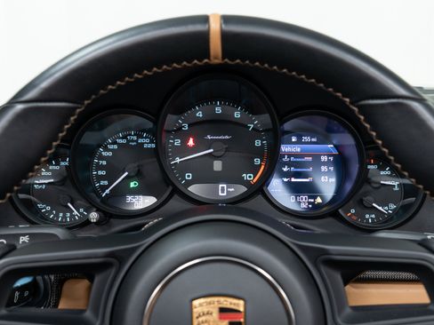 Certified 2019 Porsche 911 Speedster RWD image 29