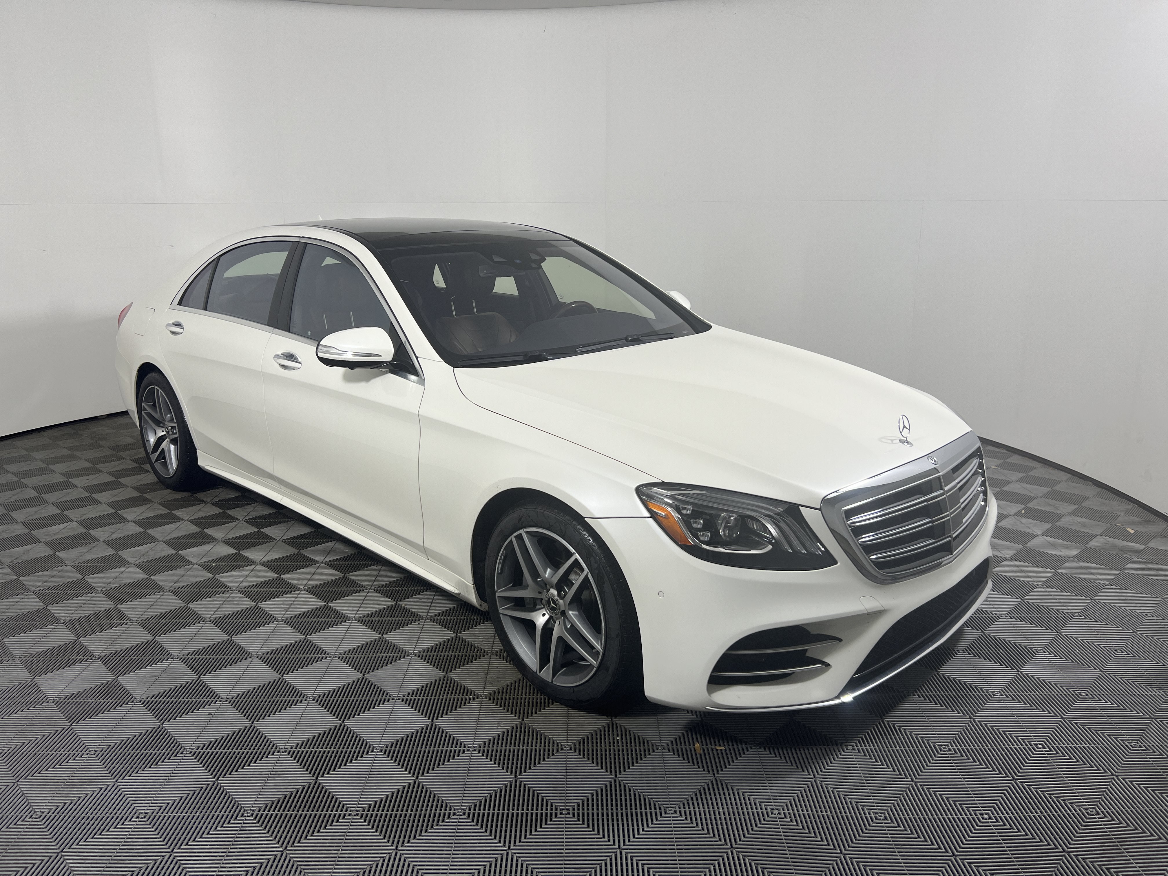 Used 2019 Mercedes-Benz S 560 4MATIC Sedan image 7
