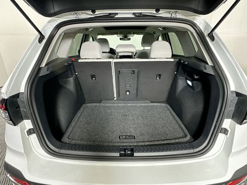 Used 2025 Volkswagen Taos SE w/ Panoramic Sunroof Package AWD/4WD image 30