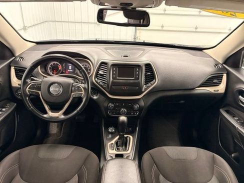 Used 2016 Jeep Cherokee Latitude AWD/4WD image 13