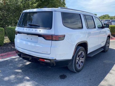 Used 2024 Jeep Wagoneer Series II w/ Flexible Seating Group RWD image 3