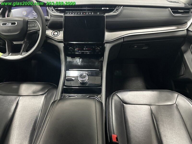 Used 2023 Jeep Grand Cherokee L Limited AWD/4WD image 6